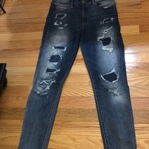 Distressed skinny jeans